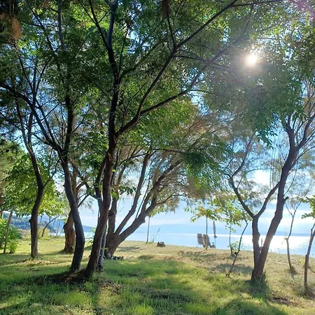 Semesterbostad Private Sea Front Platan