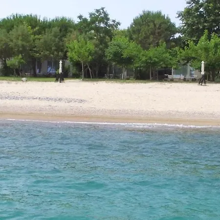 Semesterbostad Private Sea Front Platan Develíkia