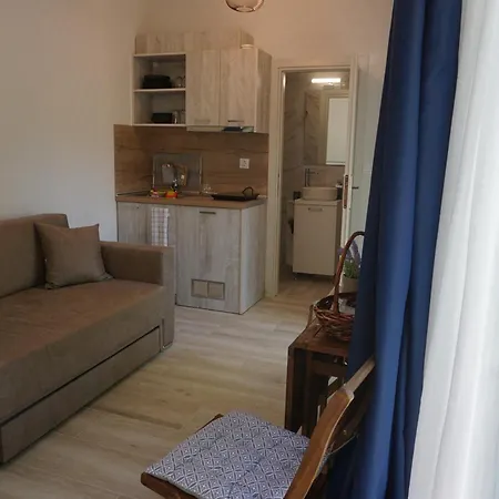 Private Sea Front Platan Semesterbostad