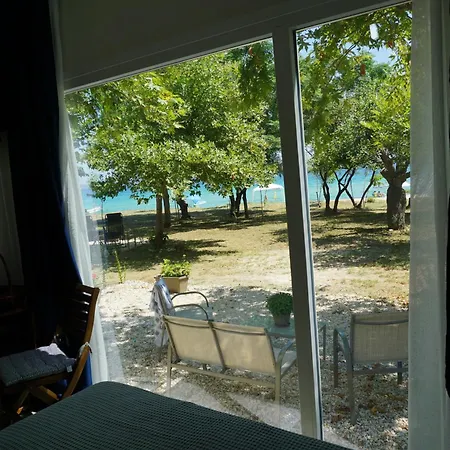Semesterbostad Private Sea Front Platan Develíkia