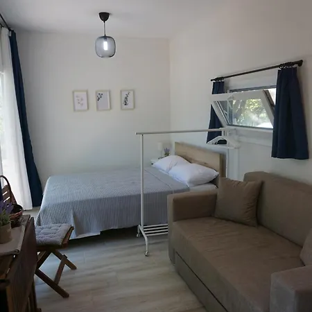 Private Sea Front Platan Semesterbostad